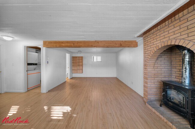 Building Photo - Warm, and Inviting Home in Cedar City!