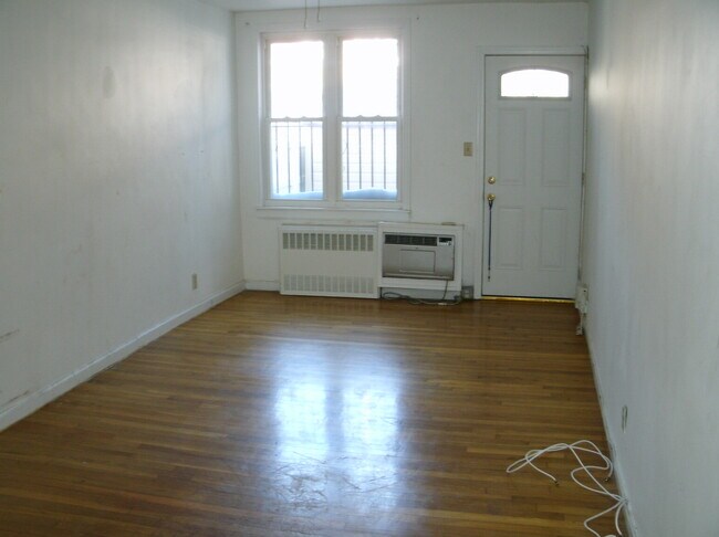 Building Photo - 1349 E 86th St