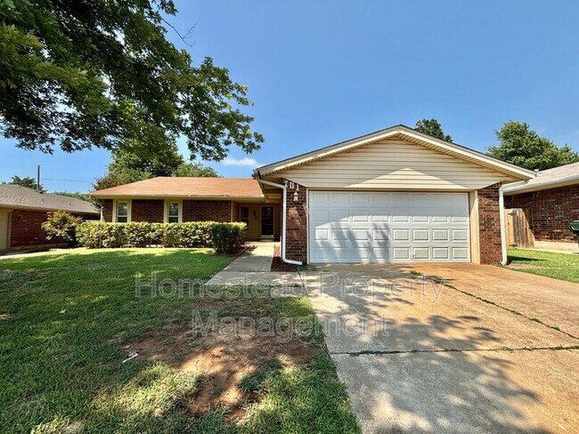 Building Photo - 701 N Meadow Ln