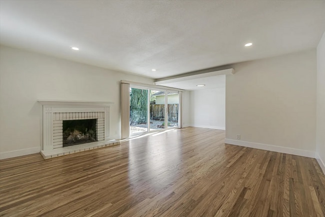 Building Photo - 110 Conifer Ln