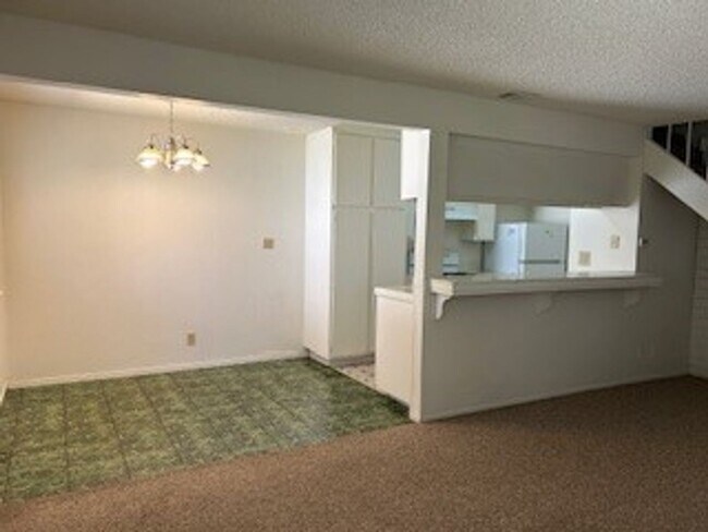 Building Photo - La Buena Vida Townhouse