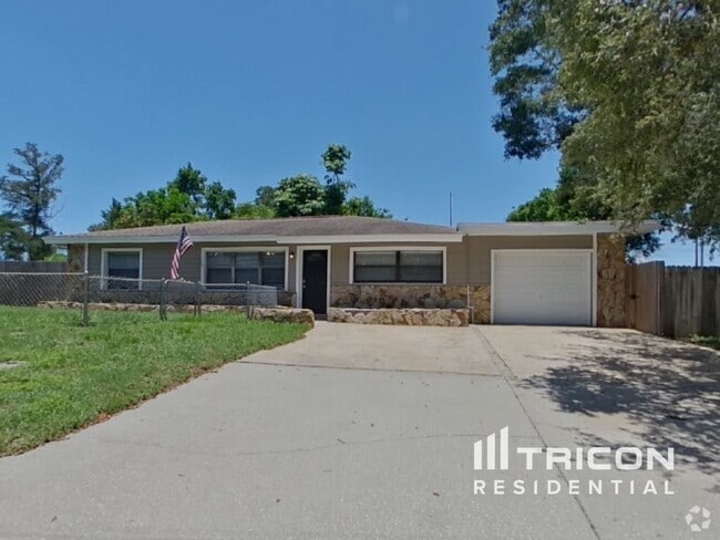 Building Photo - 2258 Lake Dr