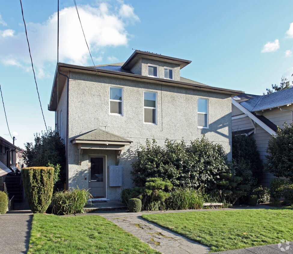Primary Photo - 3922 Whitman Ave N