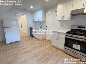 Building Photo - 9-11 Knapp St. Unit 3