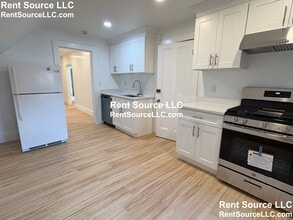 Building Photo - 9-11 Knapp St. Unit 3