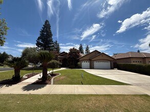 Building Photo - 11301 Hyde Park Dr