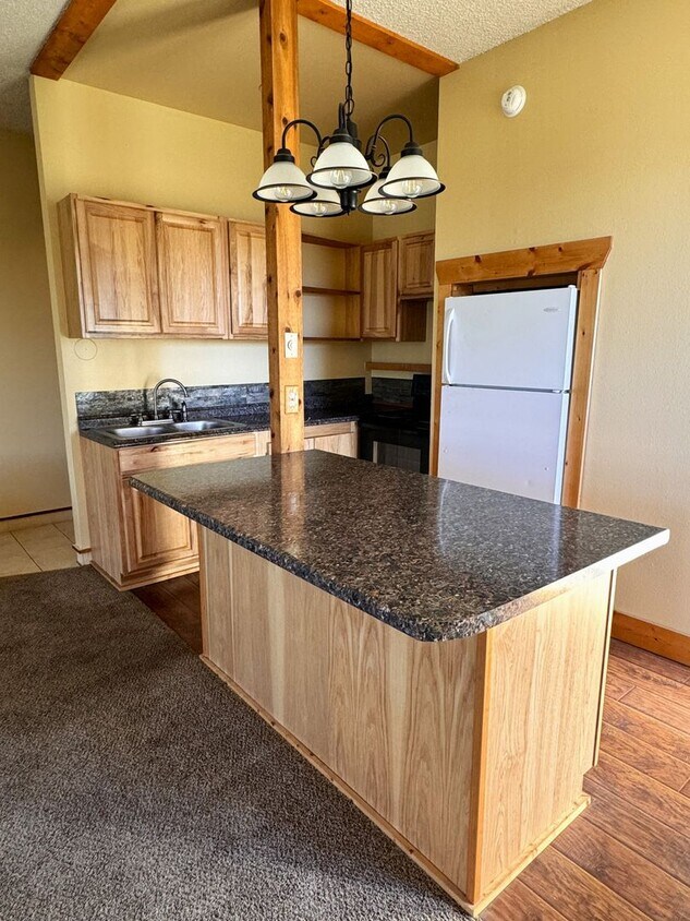 Primary Photo - Unfurnished Studio with Mountain Views