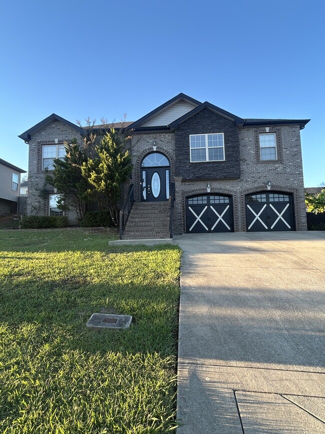 Building Photo - 1109 Stillwood Dr