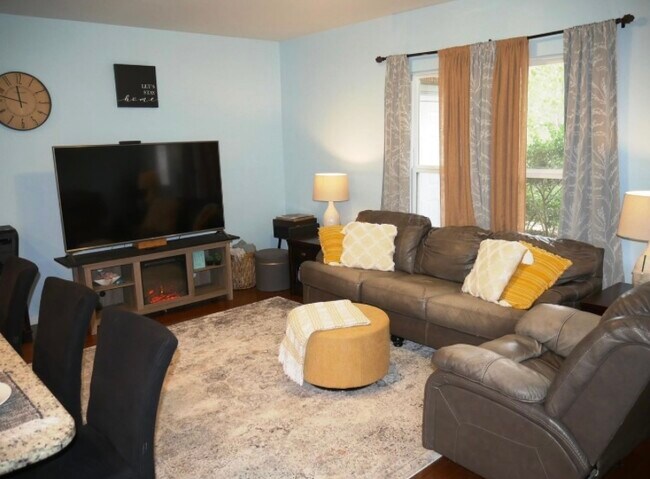 living area - 185 Olde Towne Way
