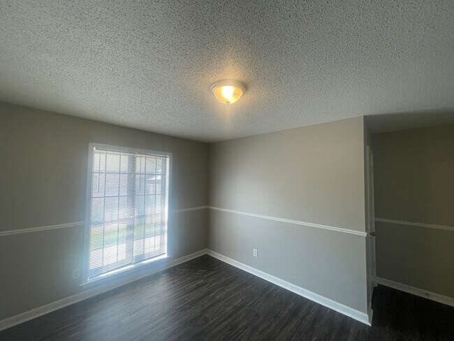 Building Photo - Charming 3BR/2BA Bartlett Area Home | Soaring High Ceilings, Brick Fireplace & Fenced Yard