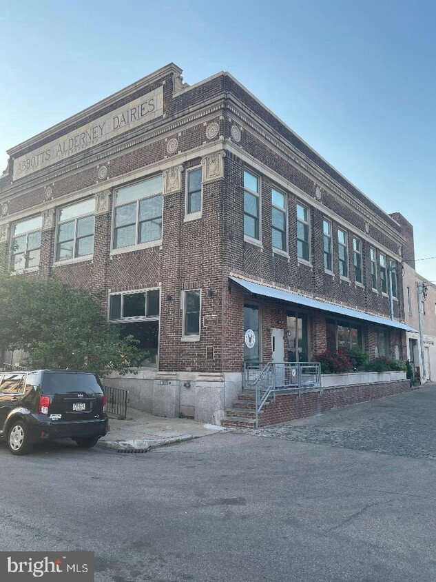 Primary Photo - 1715 McKean St