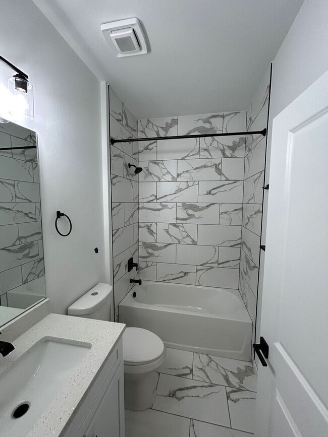 Foto del edificio - 12232 Newgate Ave