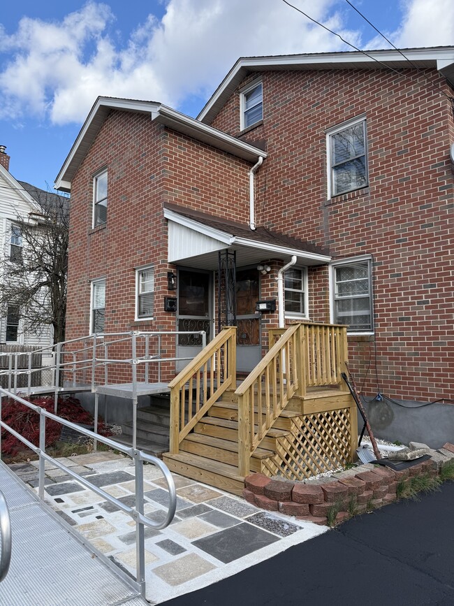 Foto del edificio - 182 Arnoldale Rd