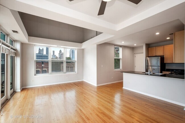 Building Photo - 918 N Larrabee St