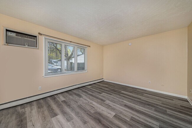 Foto del edificio - 6225 Copeland Ave