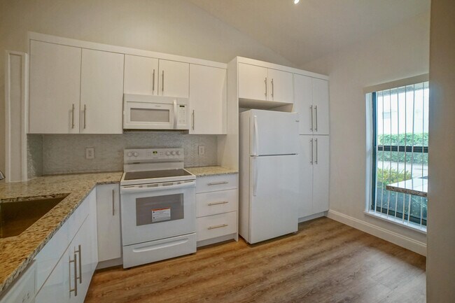 Building Photo - 1400 NW 9th Ave