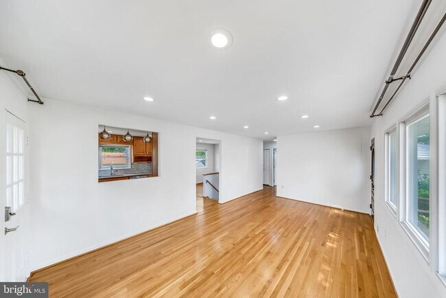 Foto del edificio - 7411 Tillman Dr