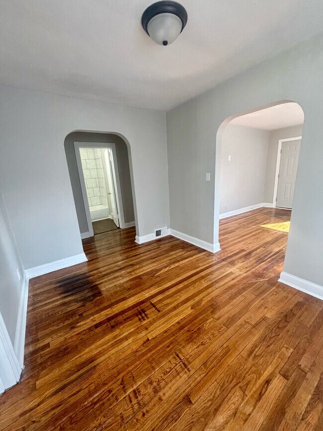 Foto del edificio - 328 Cecil Ave