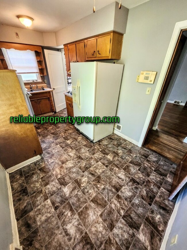 Building Photo - New Listing in Fort Wayne