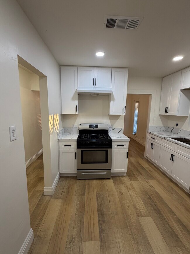 Foto del edificio - 1103 E Princeton St