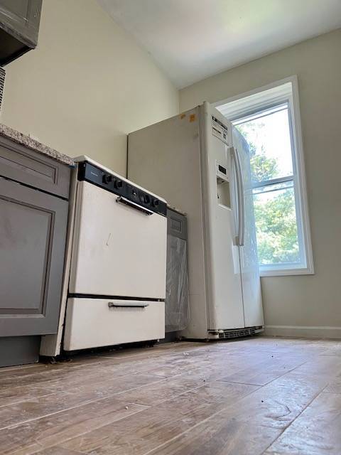 Building Photo - 573 Bainbridge St