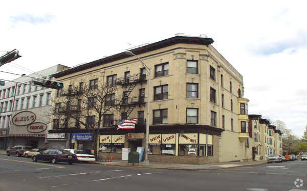 Building Photo - 308 W Front St