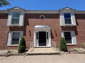 Building Photo - 2014 W Woodriver Dr