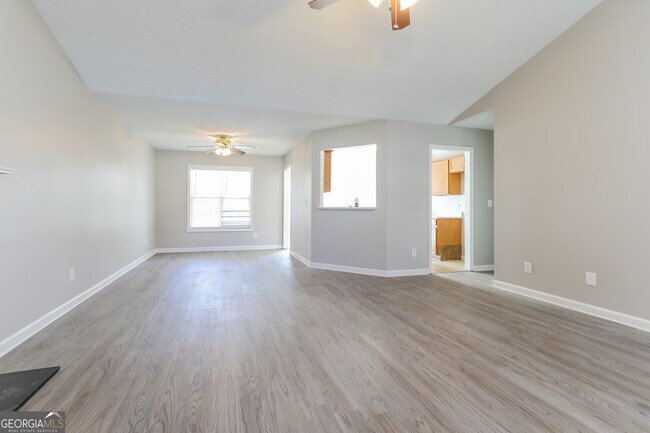 Building Photo - 852 New England Ct