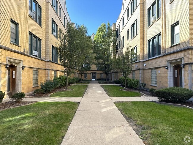 Building Photo - 2332 N Spaulding Ave