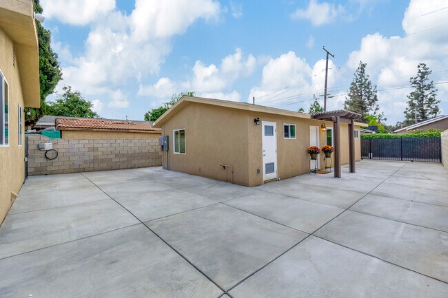 Foto del edificio - 1012 W Walnut St