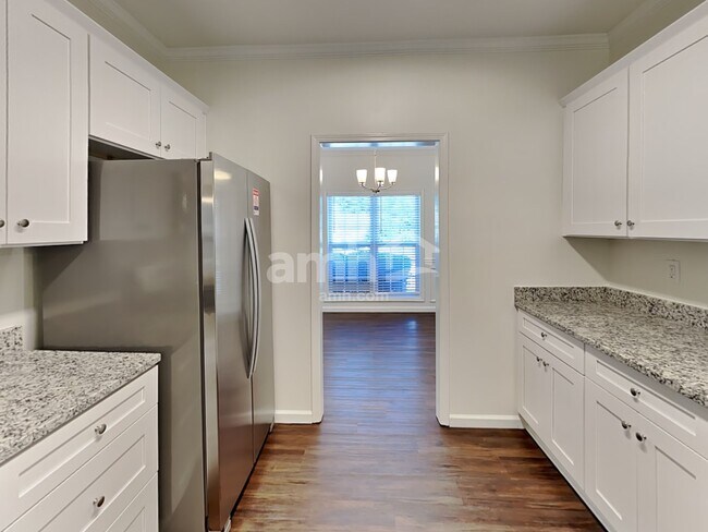Foto del edificio - 952 Waldwick Dr