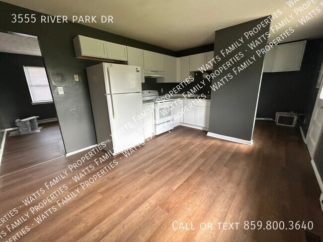 Building Photo - 3555 River Park Dr