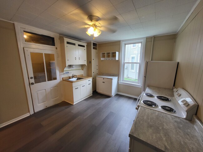 Foto del edificio - 45 E High St