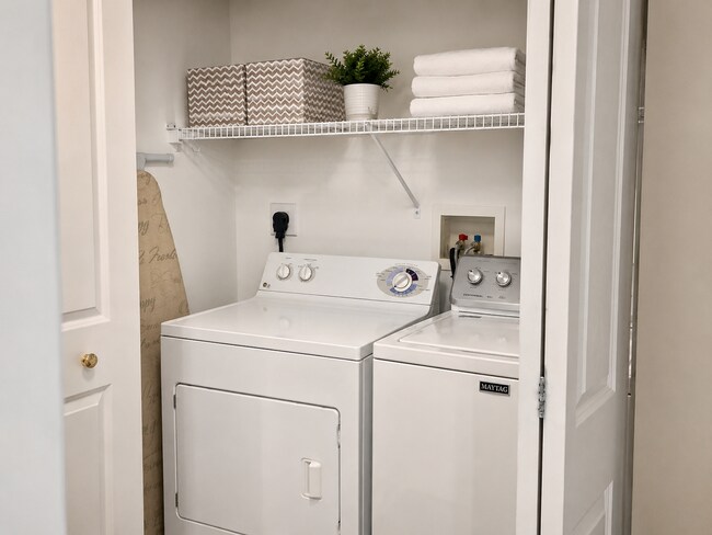 Laundry in unit - 1000 Providence Plz