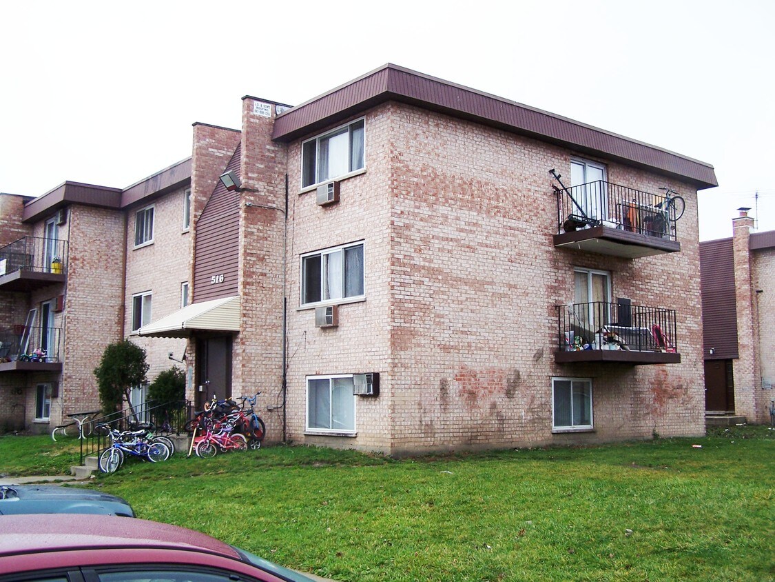 516 Wimbledon Cir, Prospect Heights, IL 60070 Apartments in Prospect