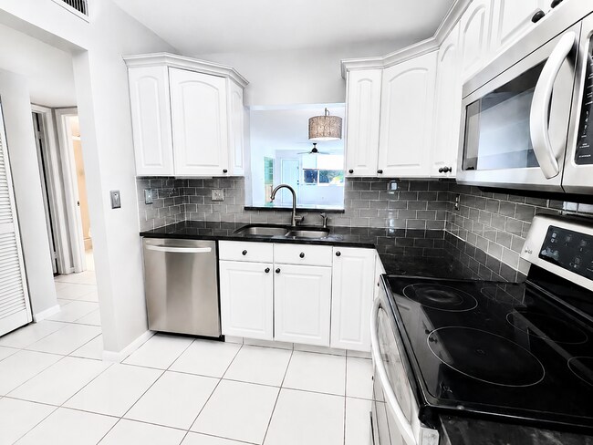 Foto del edificio - 2865 SW 22nd Ave