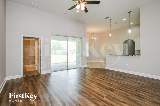 Building Photo - 321 Lake Mariana Pl