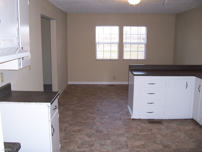 Building Photo - 813 Plainview Church Rd