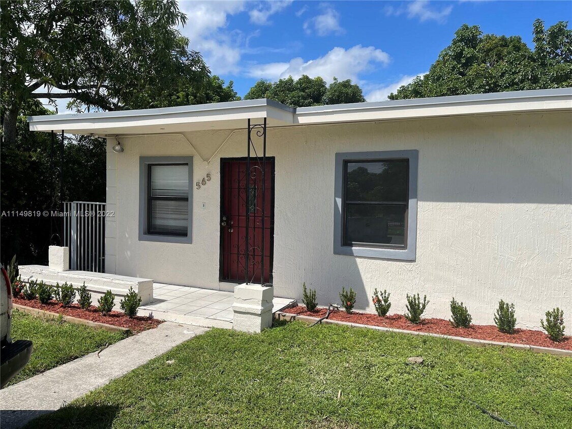 Primary Photo - 565 NW 129th St