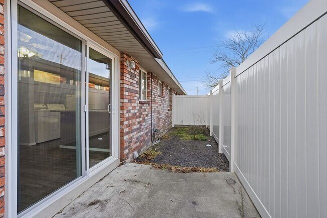 Foto del edificio - 1334 W Garland Ave