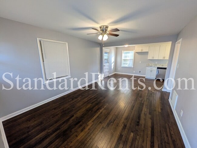 Foto del edificio - 129 Long Dr SW