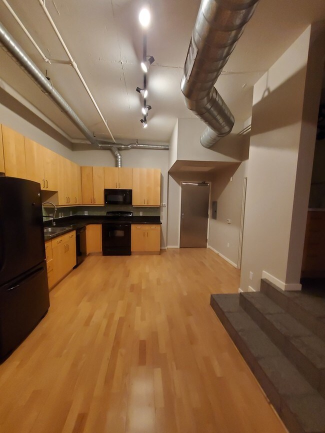 Building Photo - Exclusive Living at 3rd Avenue Lofts!!