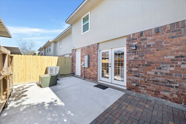 Building Photo - 1525 Bonanza Rd