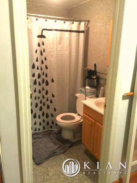 Building Photo - 874 Lorimer St