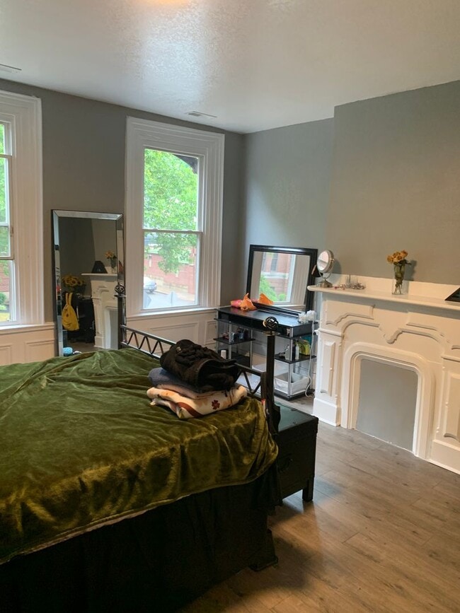 Building Photo - 903 E Carson St