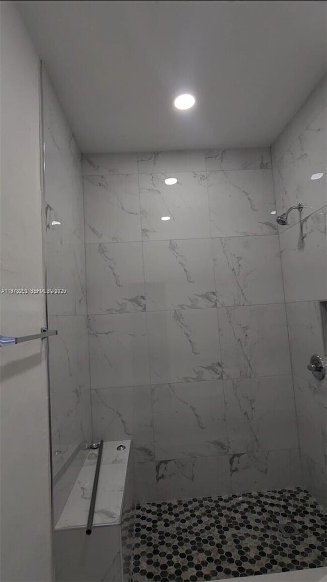 Foto del edificio - 1375 NE 135th St