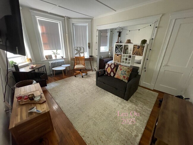 Building Photo - NO BROKER FEE! Available 9/1 Studio W/Alco...