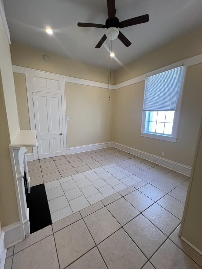 Building Photo - 1911 Lapeyrouse St