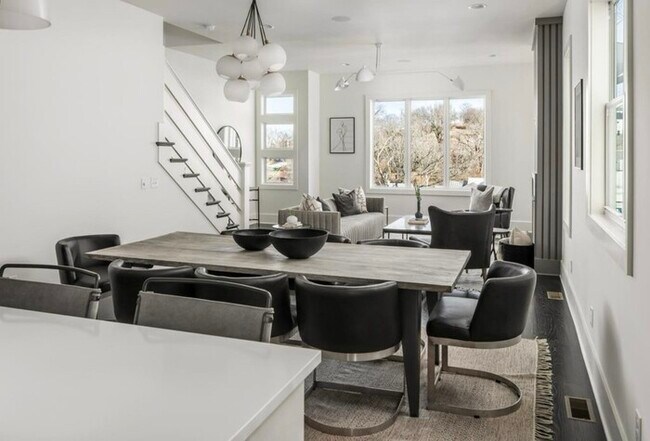 Foto del edificio - 429 36th Ave N
