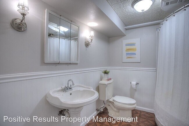 Building Photo - 5 br, 3.5 bath House - 2032 Valley  Road